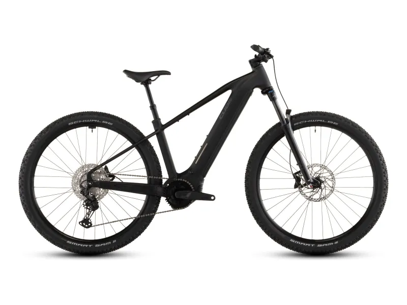Cube Reaction Hybrid Pro 800 in blackline (Schwarz) – Seitenansicht rechts, Diamant
