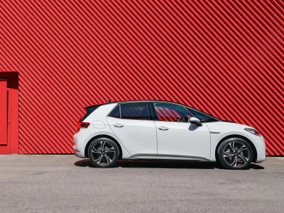 Dezent KB dark – Montiert am VW ID.3, Seitenansicht
