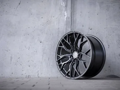 Concaver CVR1 Carbon Graphite – Felge vor Betonwand
