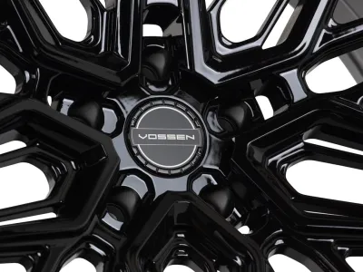 Vossen HF-7 Gloss Black – Nahaufnahme Nabe mit Vossen-Nabendeckel