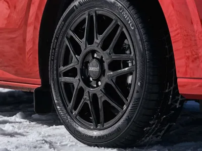 Dezent KH black – Montiert am Ford Transit Custom Nugget, Nahaufnahme