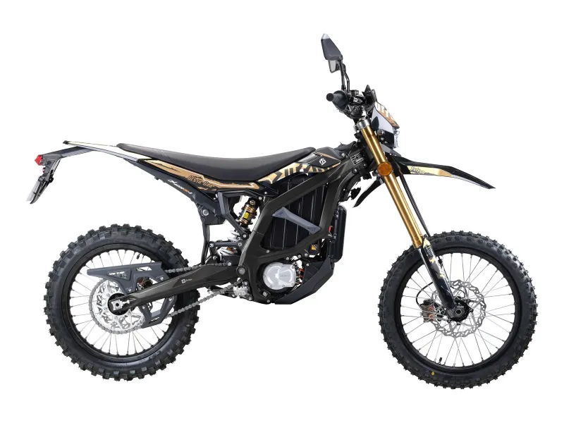 Surron Ultra Bee HP L3e in Carbon Black (Schwarz) – Seitenansicht rechts, Version T – Trail (Stollenreifen)