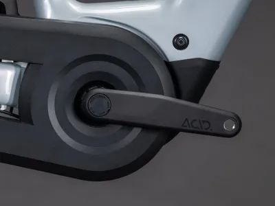Cube Supreme Hybrid Comfort ONE 600 in foggrey´n´reflex (Hellgrau) – Kettenkasten und Kurbel im Detail