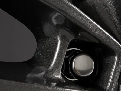 Borbet W mistral anthracite glossy – Detail Speiche und Schraubensitz